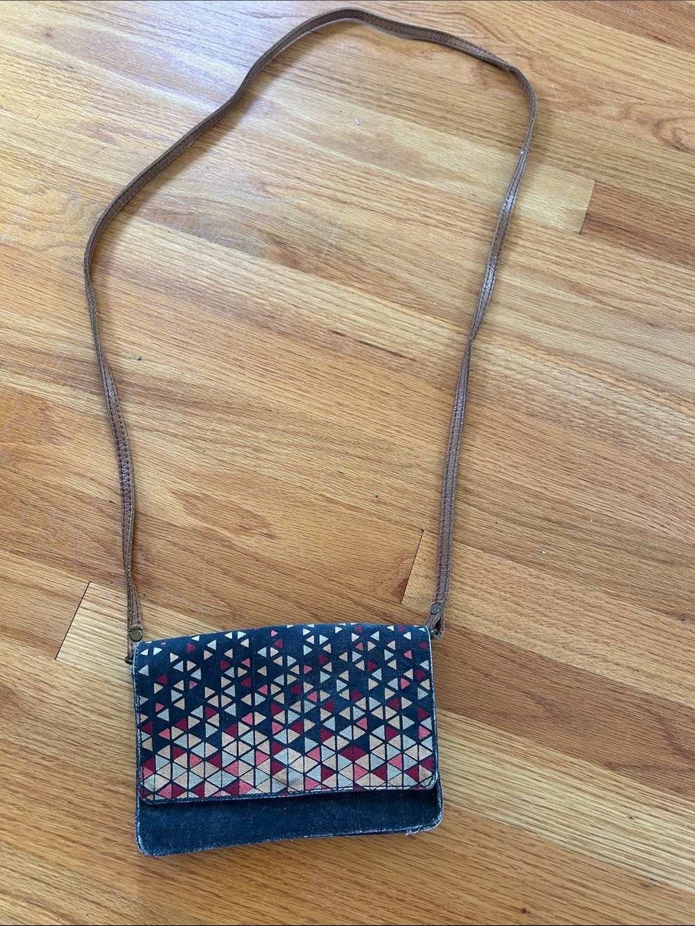 Geometric Pattern Crossbody Shoulder Bag - Navy, Red, Cream